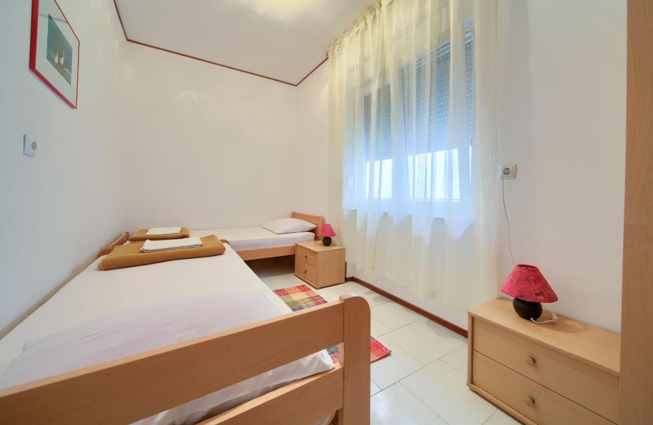 Apartments Dubravka 克尔克 外观 照片